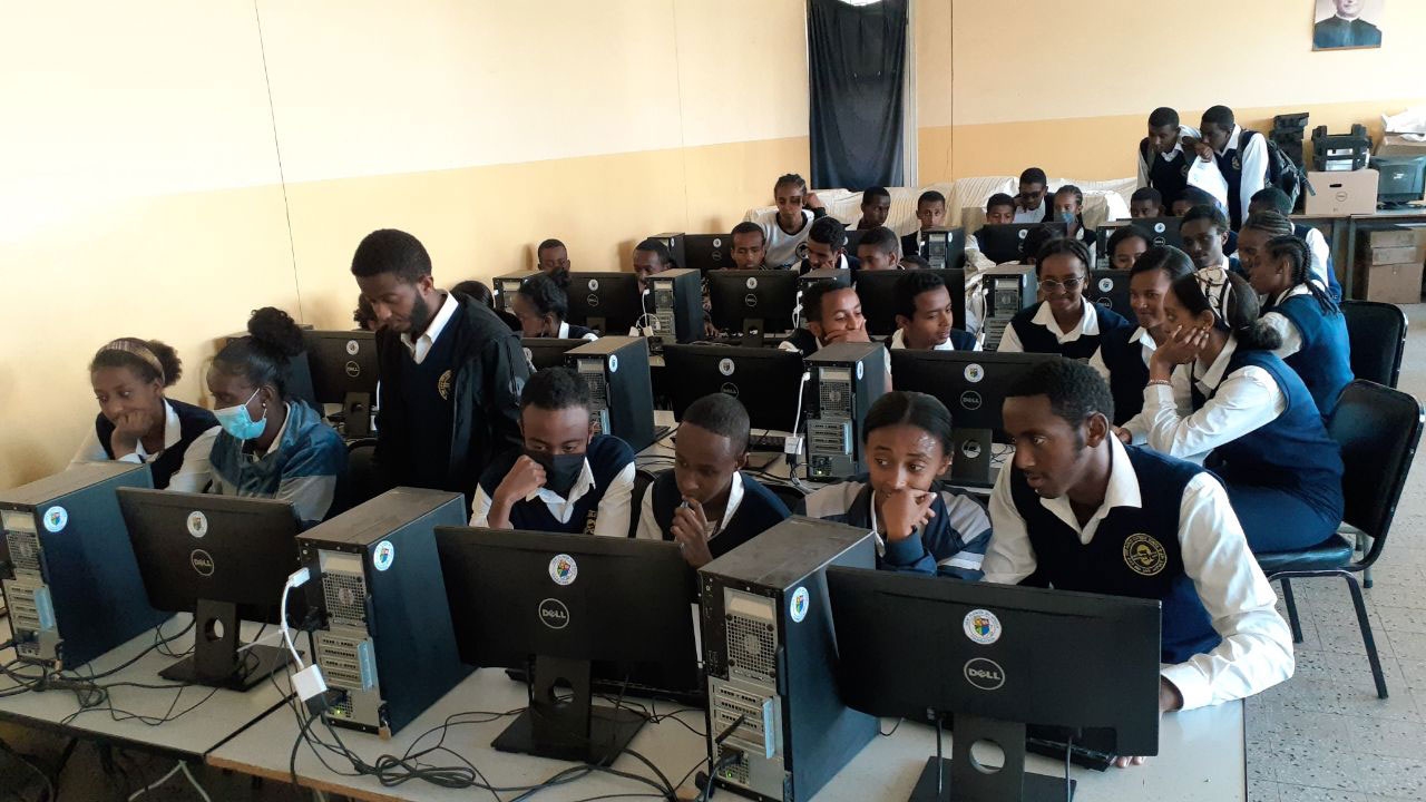 Ampliamento e sostegno all’alfabetizzazione informatica - Don Bosco Catholic School 