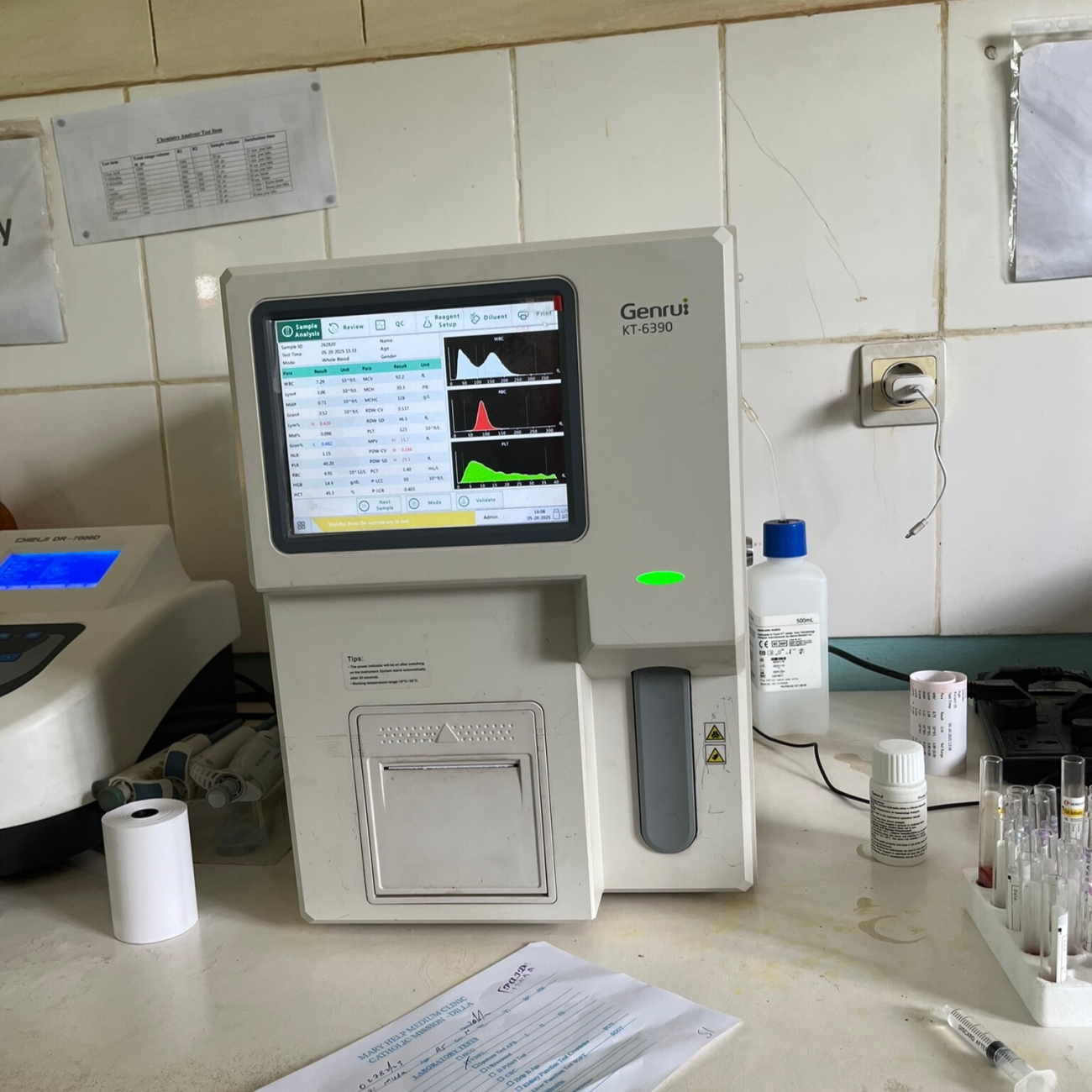 Apparecchio per analisi del sangue