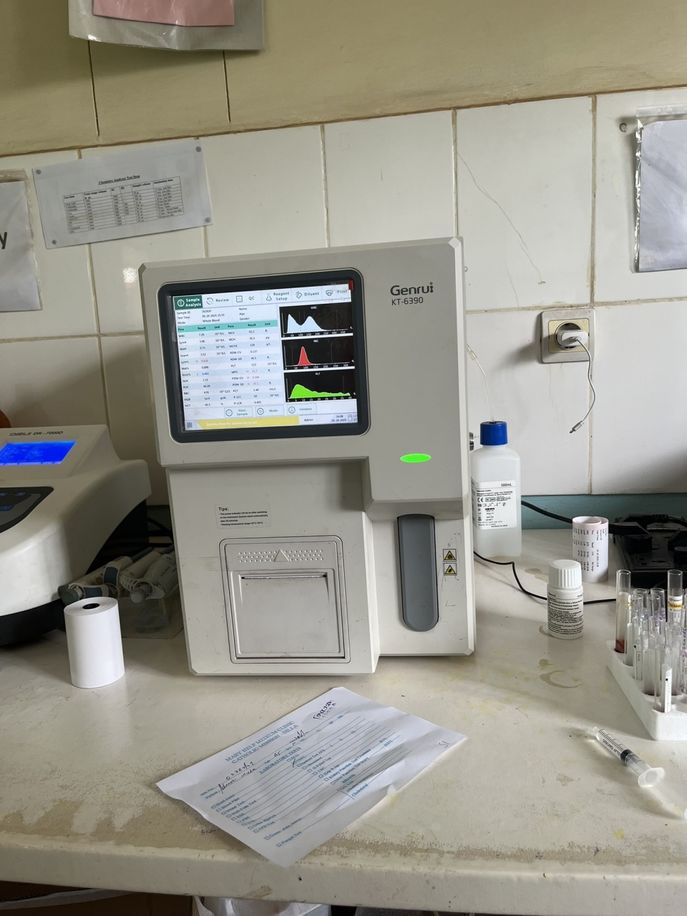 Apparecchio per analisi del sangue