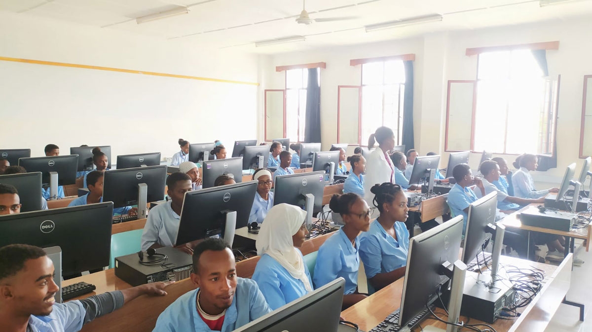 Computer per la scuola superiore della Mary Help Catholic School