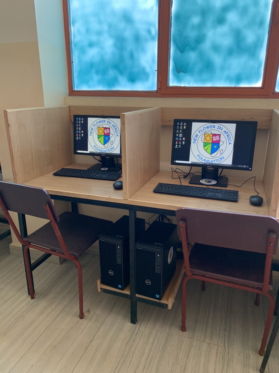 Costruzione della scuola secondaria – Arredamenti, recinzione e laboratorio informatico