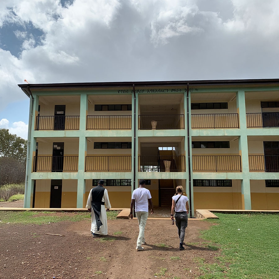 Costruzione di un edificio per la scuola media