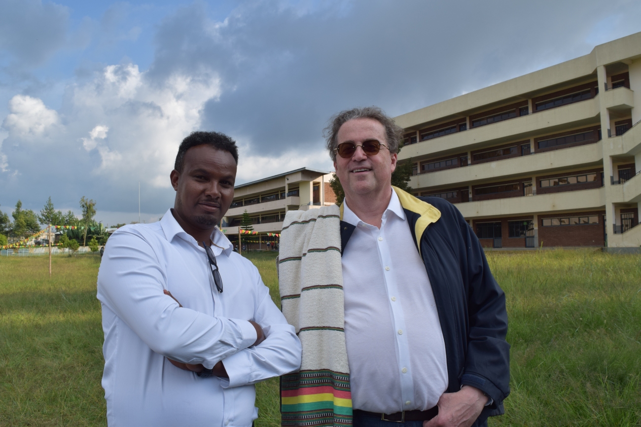 Holy Saviour’s Catholic School: costruzione della scuola elementare e media 