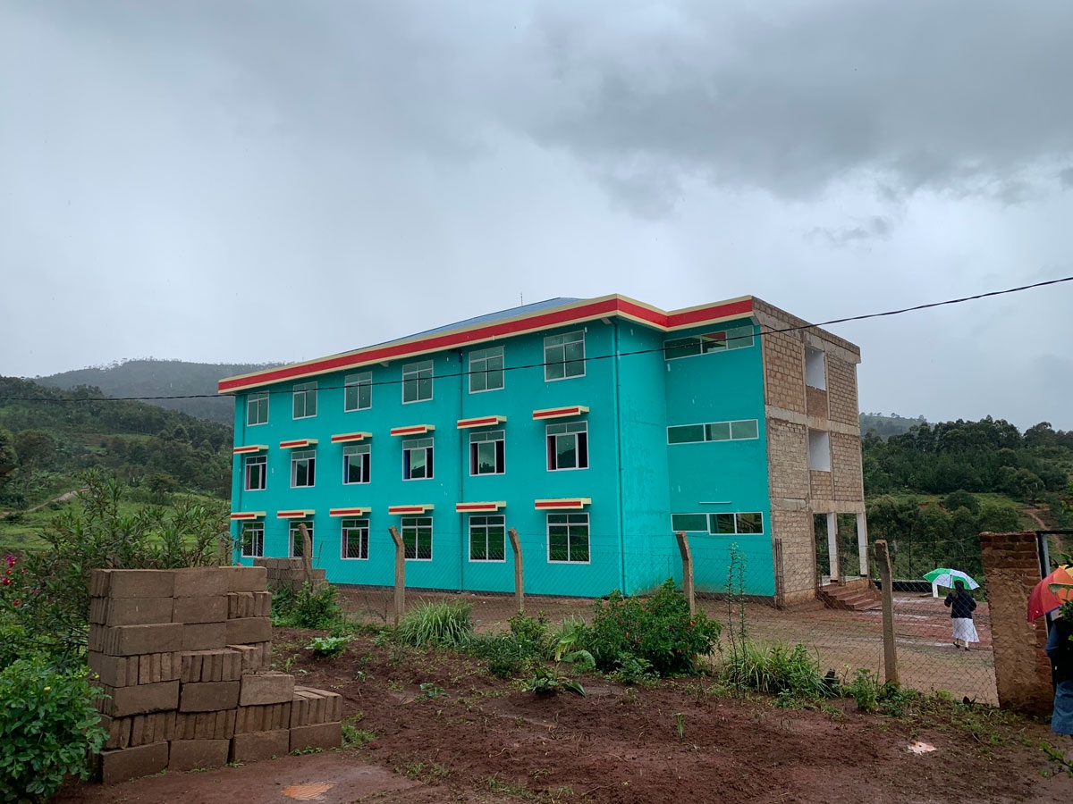 Una scuola elementare per Myau